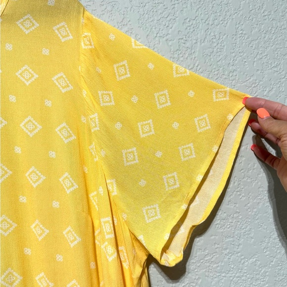 Torrid, Size 3X Tiered Blouse Yellow Keyhole Back Rayon NWT - Picture 9 of 16